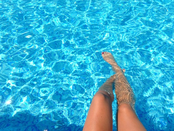 Quels sont les petits entretiens réguliers pour une piscine toujours propre ?